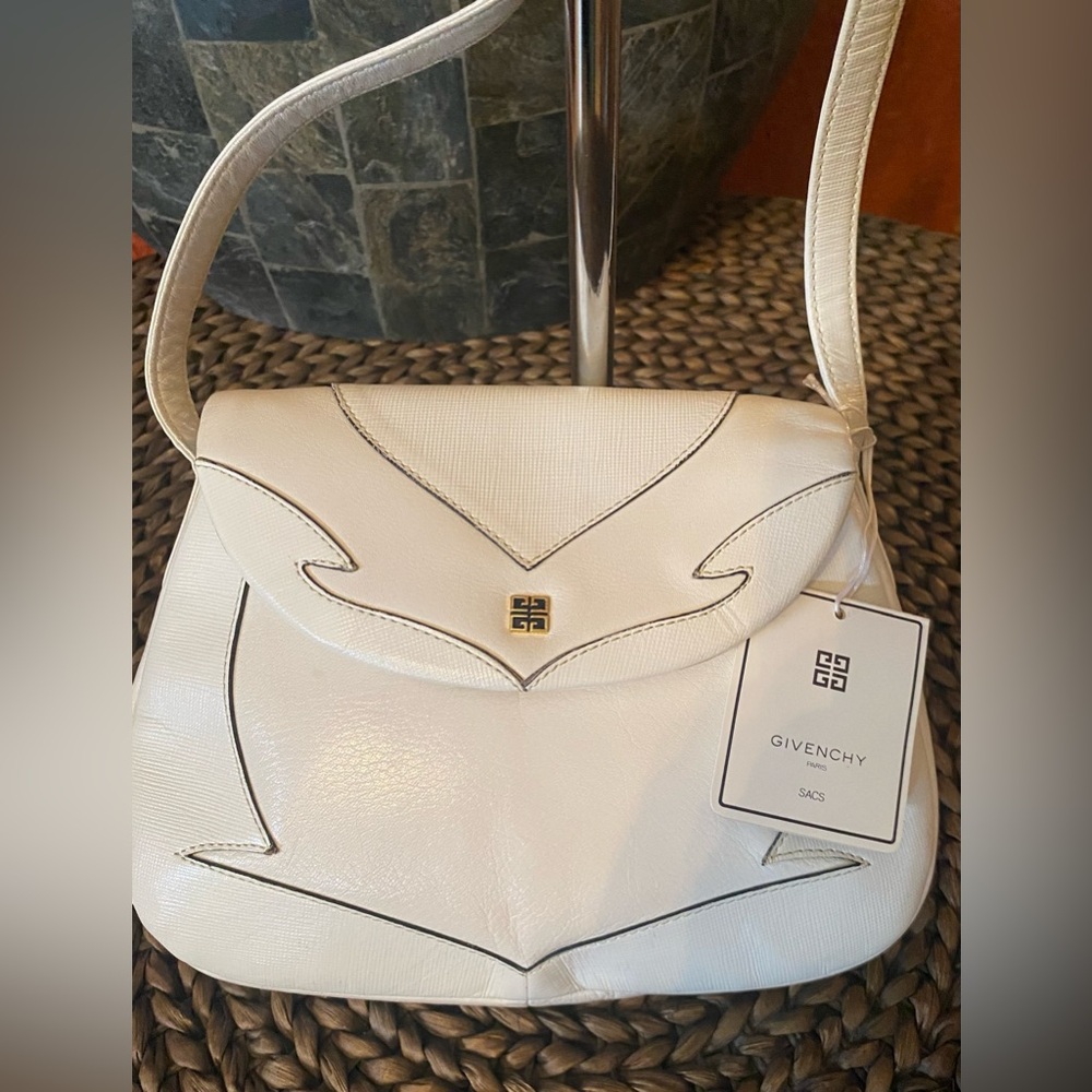 Givenchy Sacs -VINTAGE- NEW -Cream Shoulder Bag - Beautiful Bag - with Dust Bag
